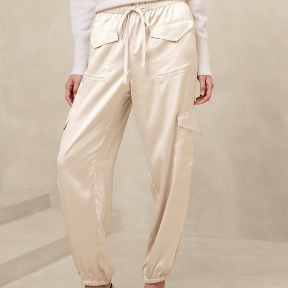 Brand New-Banana Republic Santin Cargo Jogger Size small Color: Oyster - Picture 1 of 5
